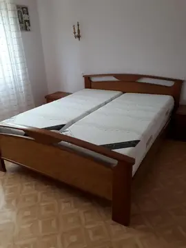 Lit double avec 2 matelas