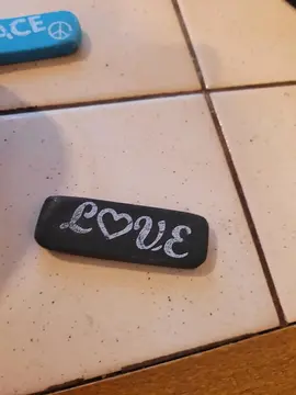 gomme noir love bon état