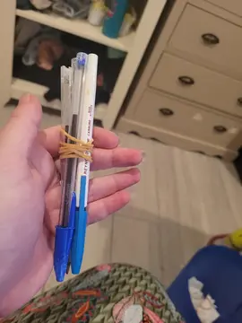 lot 2 de stylo Bic fonctionne bon état