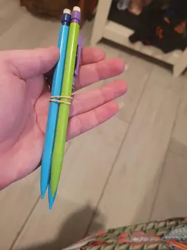 lot numéro 1 de crayon a papiers a mines fines