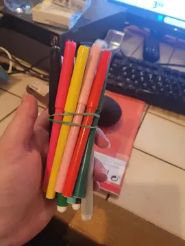 lot numéro 1 de feutres je les ais tester ils fonctionne