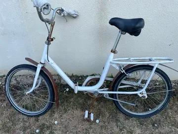 petit vélo blanc qui fonctionne encore