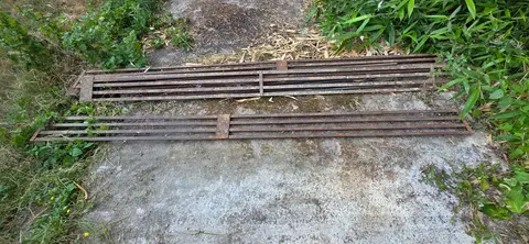 Anciennes étagères de serre