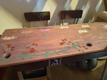 table d'écolier en bois peinte
