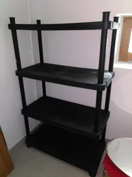 étagères noires