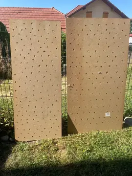 2 panneaux aggloméré percés