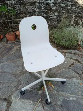 Chaise de bureau en bois blanc