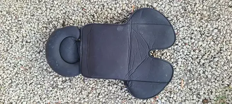 Réhausseur pour siège auto bébé