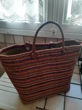 Panier en osier coloré