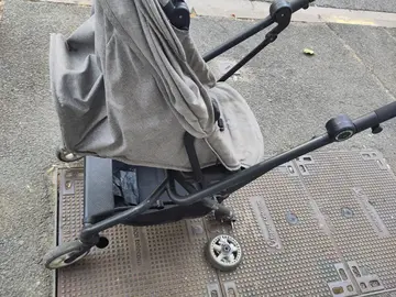 Poussette Cybex (problème de roue)