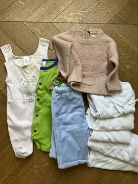 Lot de vêtements fille < 1 an