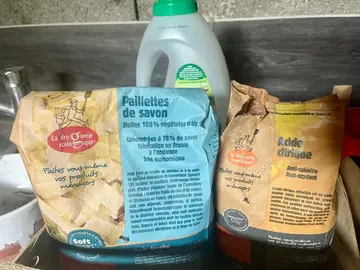 Paillettes de savon et acide citrique