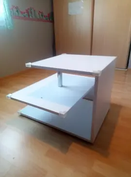 table mélaminé blanc plateau h 50cmx 50cm et milieu 50cmx70cm
