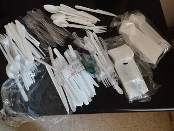 couverts en plastique