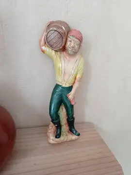 Statue pirate à restaurer