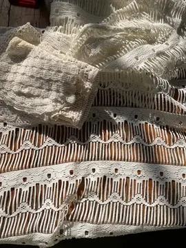 lot plusieurs napperons et 4 rideaux