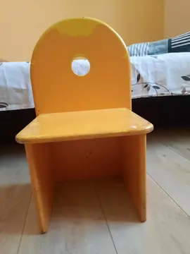 Chaise en bois pour enfant