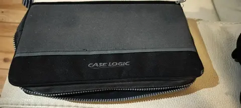 Pochette de transport noire avec fermeture zippée, en bon état Pochette de rangement pour 48 CD