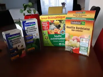 Produits pour le jardin : bouillie bordelaise, produit contre les araignées, etc...