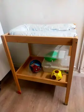 table à langer avec matelas