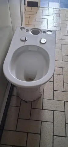 toilettes surélevé sans le reservoir