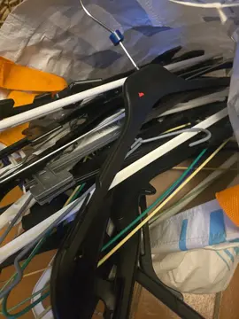 lot de cintres métal et plastique