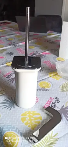 balet WC et attache rouleau wc à mettre au mur