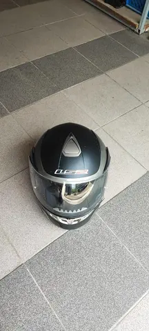 Donne casque LS2 Taille M dans l'état manque vis
