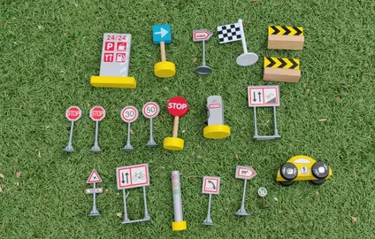 Jeux enfants - Set panneaux routiers + 1 voiture