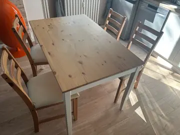 table à manger + 4 chaises bois
