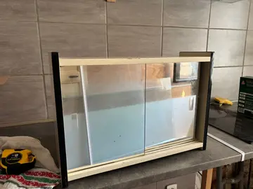 petit meuble de salle de bain en bois
