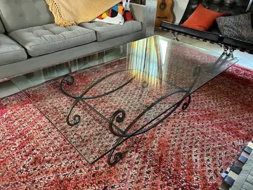 table basse fer forgé et verre trempé