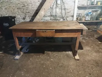 Table ancienne avec tiroirs