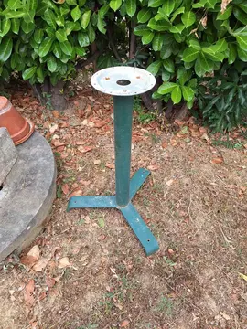 pied de table en fer.