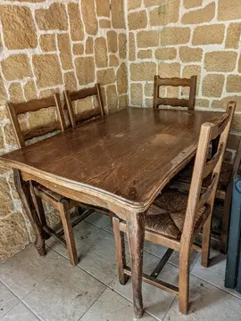 Table en bois + 6 chaises