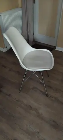 4 chaises blanches