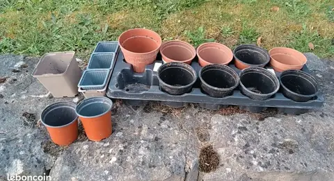 Pots en plastique diverses tailles