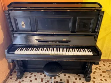 Piano droit PRESTEL