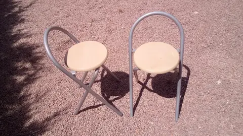 Deux chaises pliantes
