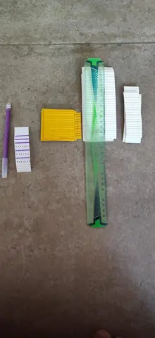 restes de Papier cartonné ondulé - blancs (6 grands + 6 petits) + jaunes (6)