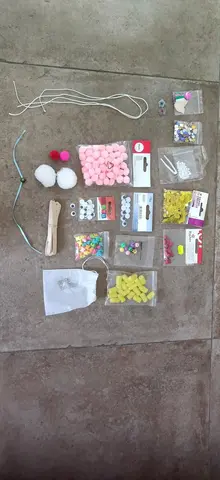 Petit matériel - arts créatifs (perles, sequins, yeux mobiles, ...)