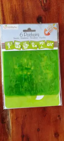 Set de 6 pochoirs thème pirates (utiliser avec feutres, crayons, peinture, ...)