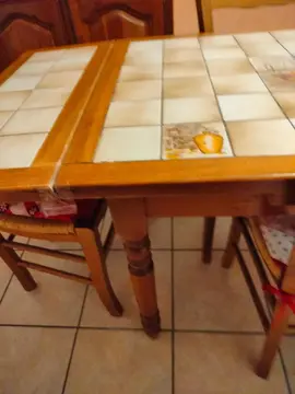 table carrelée rétro