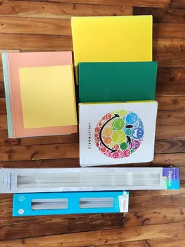 3 classeurs et rouleaux couvre-livres