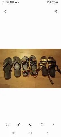 Réservées : trois paires de tong et sandales