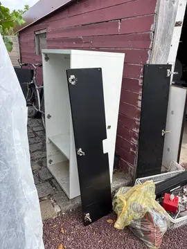 armoire IKEA (nous en avons deux avec coffres assortis)
