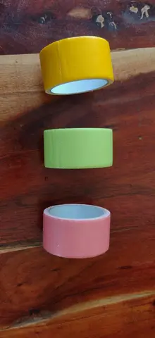 3 rouleaux de scotch de couleurs