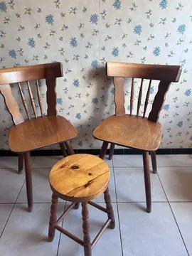 2chaises et tabouret