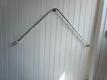 tringle de support de rideaux de douche en angle.