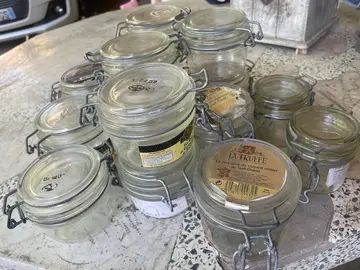 Petits bocaux à fermeture mécanique